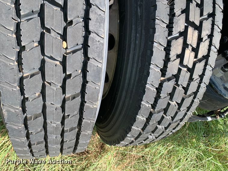 image for item EJ2876 2020 Kenworth  T880 semi truck