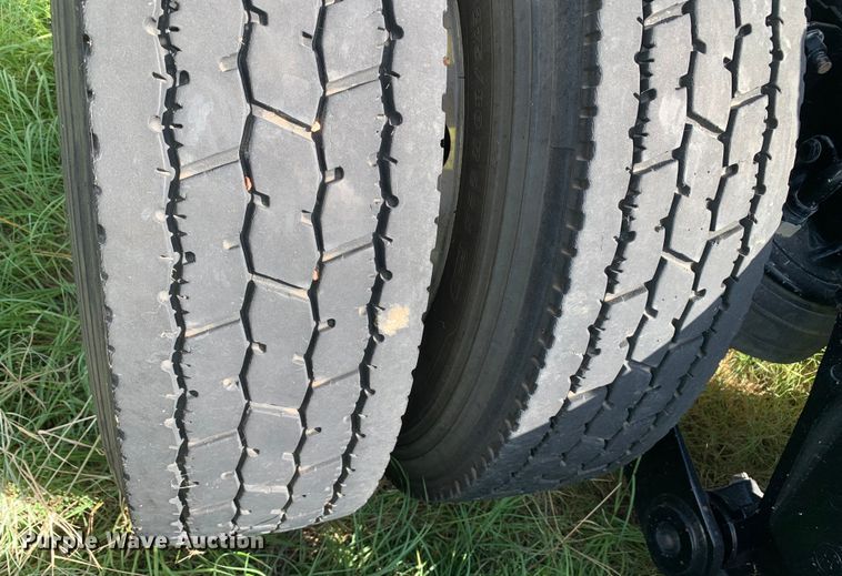 image for item EJ2876 2020 Kenworth  T880 semi truck