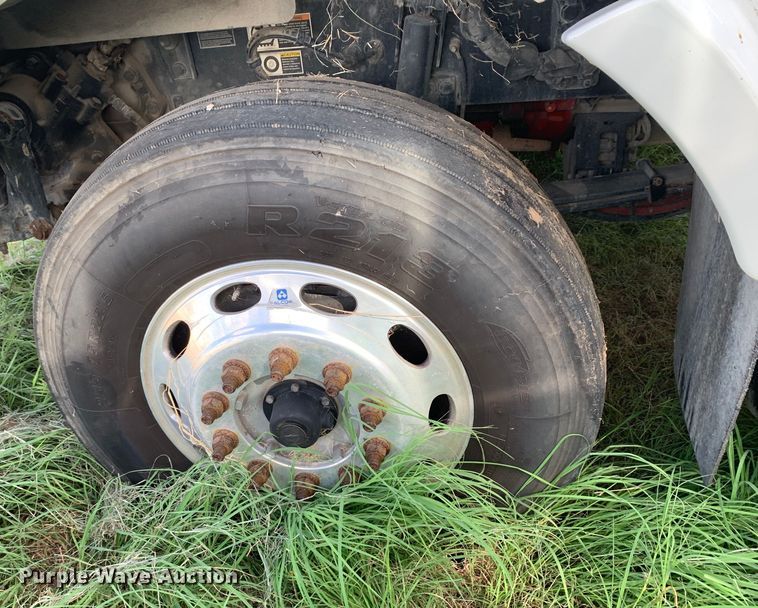 image for item EJ2876 2020 Kenworth  T880 semi truck