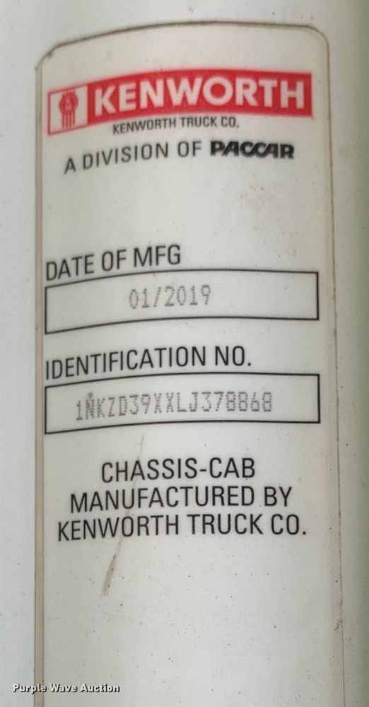 image for item EJ2876 2020 Kenworth  T880 semi truck