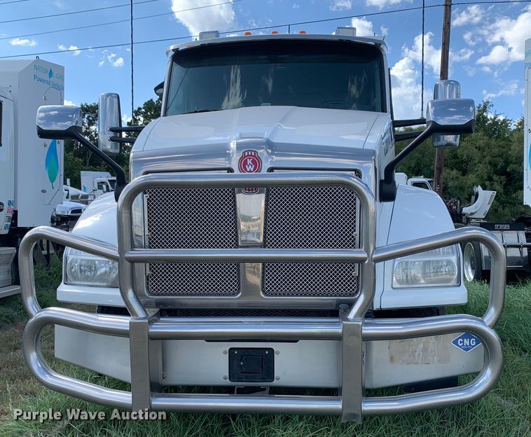image for item EJ2877 2020 Kenworth  T880 semi truck