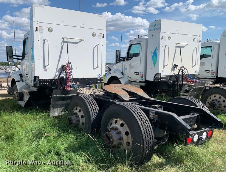 image for item EJ2877 2020 Kenworth  T880 semi truck