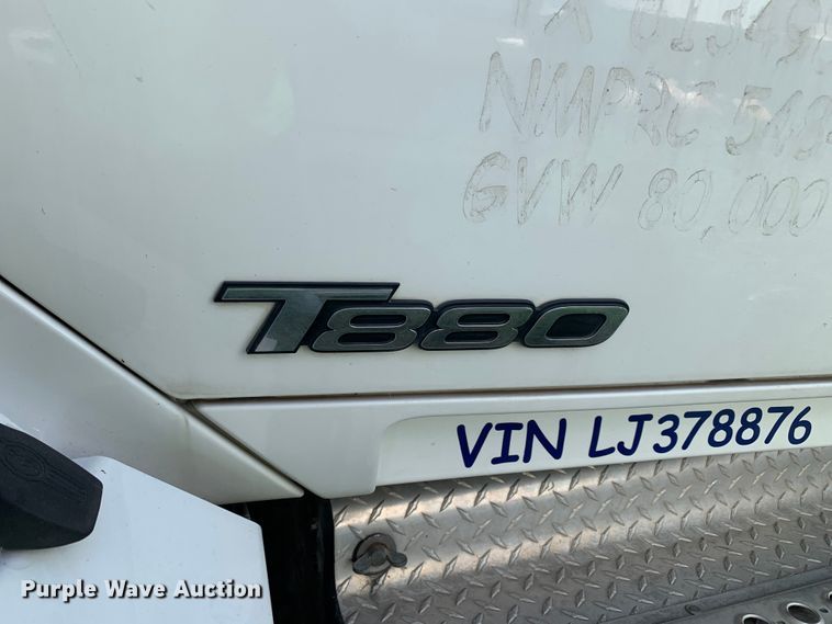 image for item EJ2877 2020 Kenworth  T880 semi truck