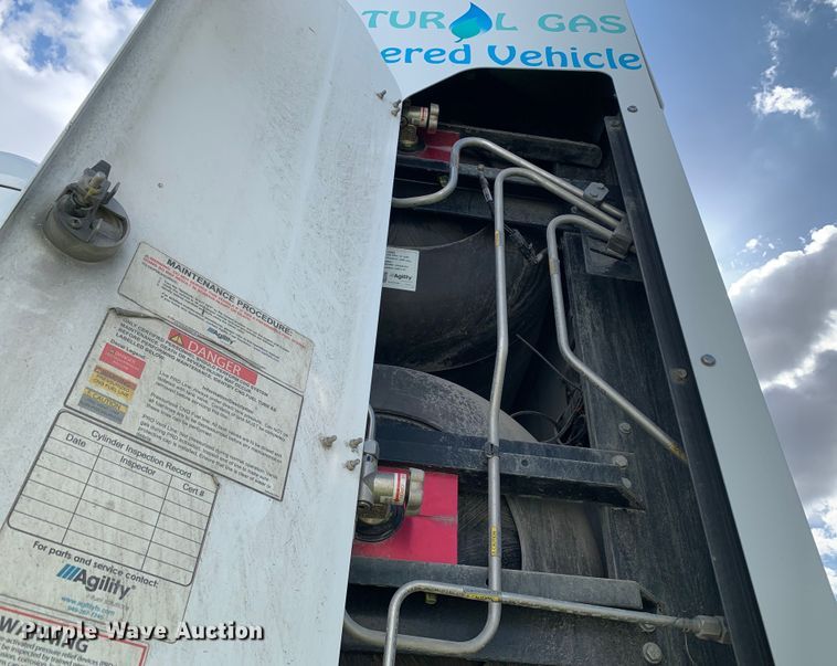 image for item EJ2877 2020 Kenworth  T880 semi truck