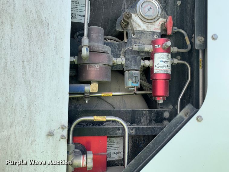 image for item EJ2877 2020 Kenworth  T880 semi truck