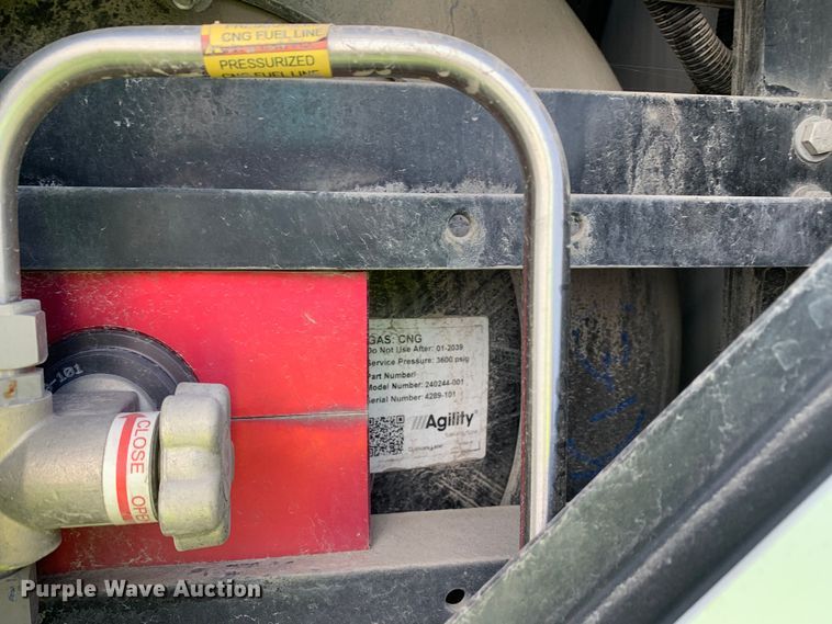 image for item EJ2877 2020 Kenworth  T880 semi truck