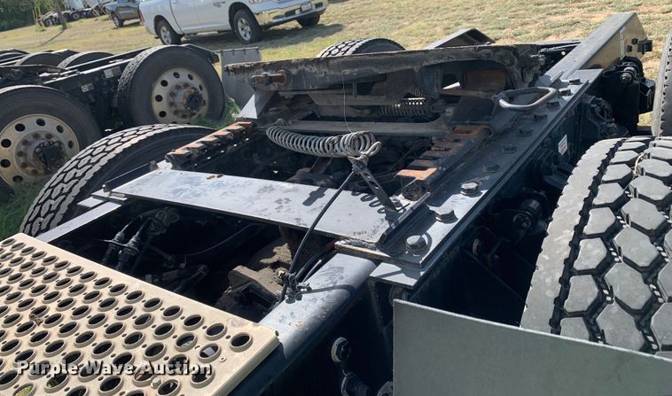 image for item EJ2877 2020 Kenworth  T880 semi truck