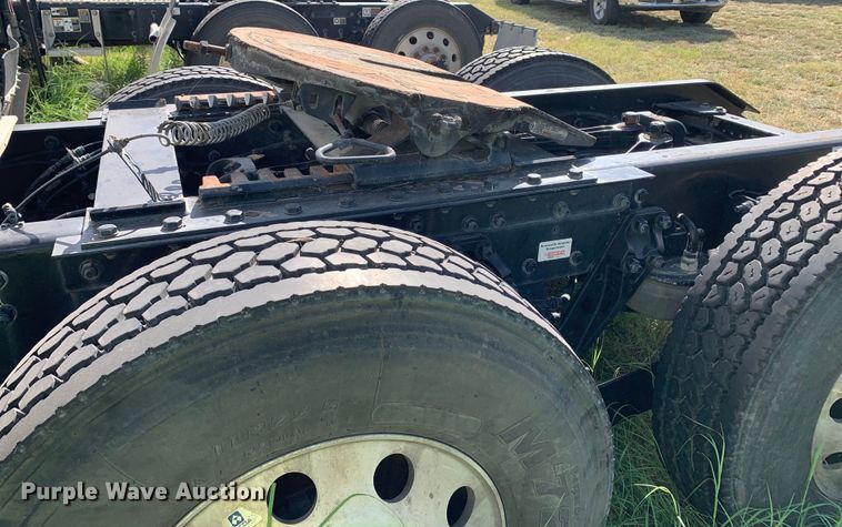 image for item EJ2877 2020 Kenworth  T880 semi truck