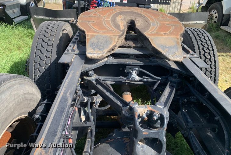 image for item EJ2877 2020 Kenworth  T880 semi truck