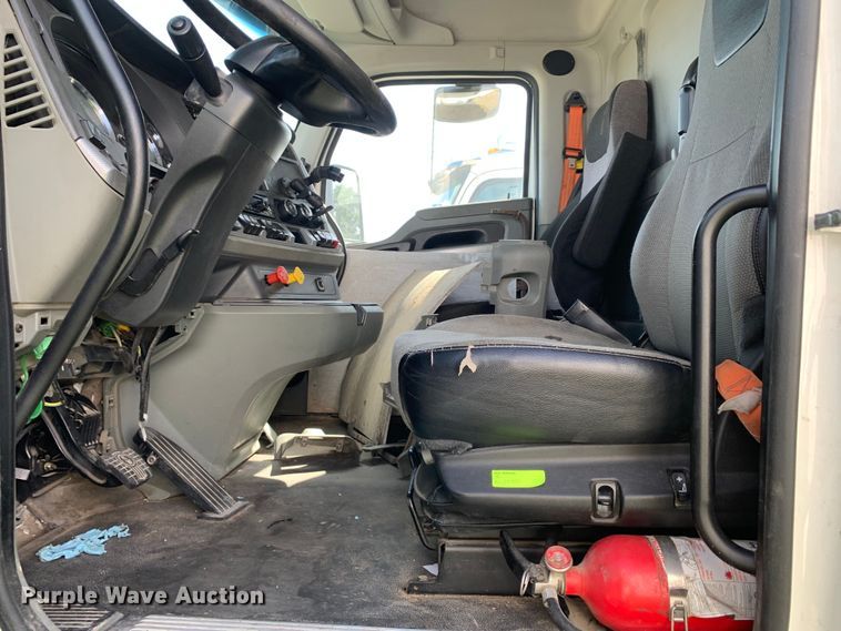 image for item EJ2877 2020 Kenworth  T880 semi truck