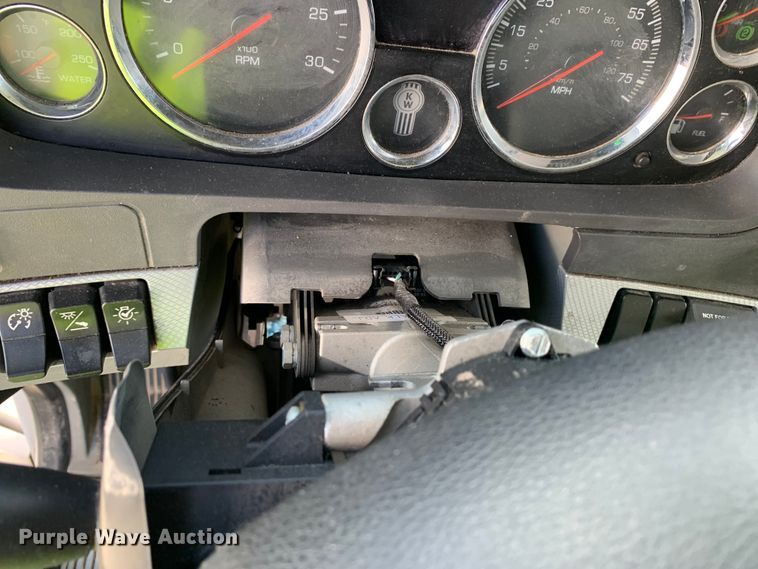 image for item EJ2877 2020 Kenworth  T880 semi truck