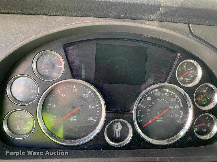 image for item EJ2877 2020 Kenworth  T880 semi truck