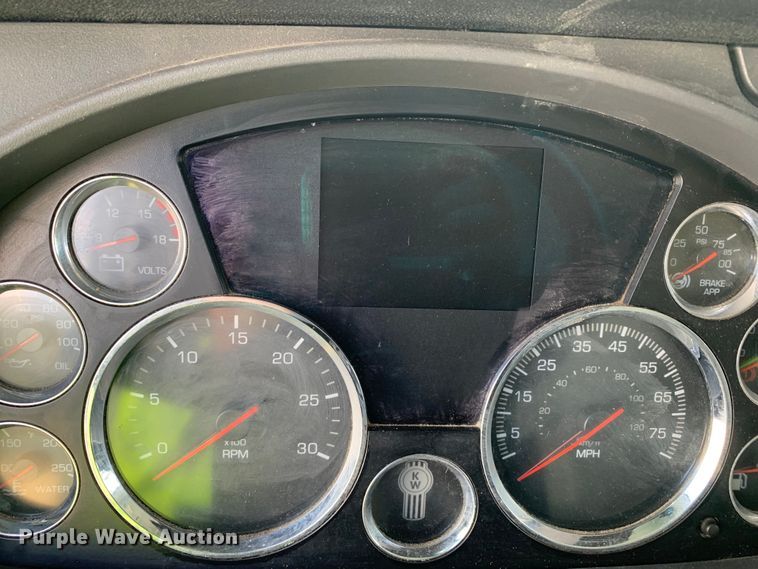 image for item EJ2877 2020 Kenworth  T880 semi truck