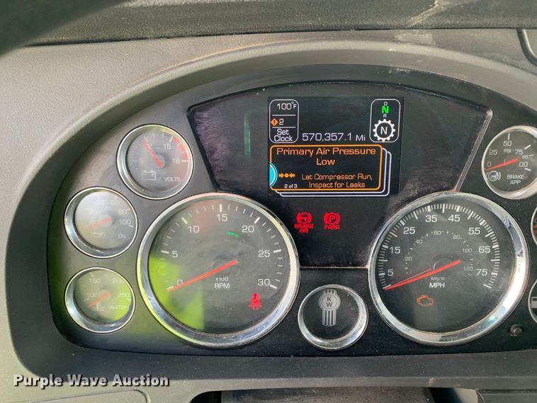 image for item EJ2877 2020 Kenworth  T880 semi truck