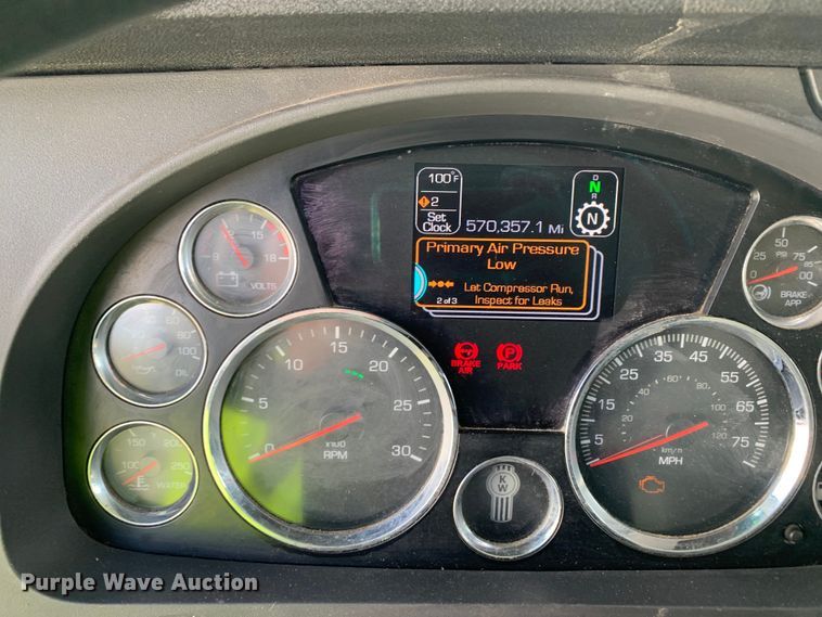 image for item EJ2877 2020 Kenworth  T880 semi truck