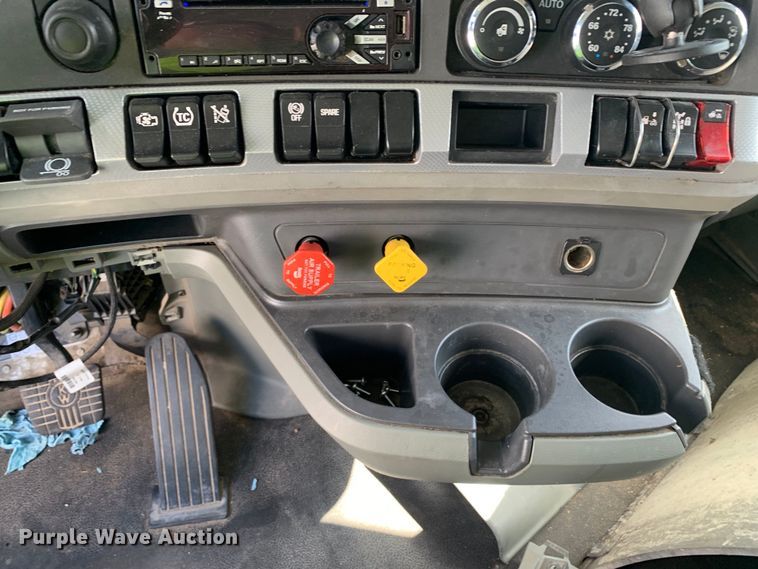 image for item EJ2877 2020 Kenworth  T880 semi truck