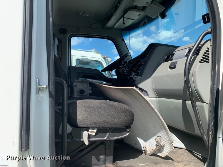 image for item EJ2877 2020 Kenworth  T880 semi truck