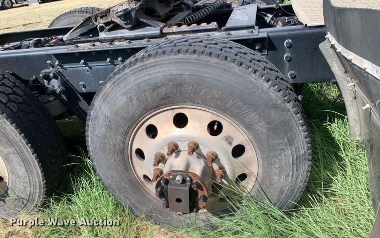 image for item EJ2877 2020 Kenworth  T880 semi truck