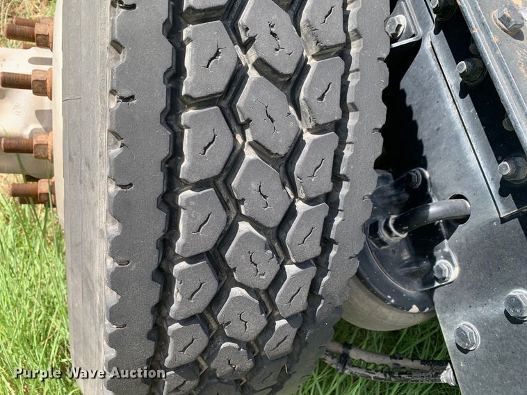 image for item EJ2877 2020 Kenworth  T880 semi truck