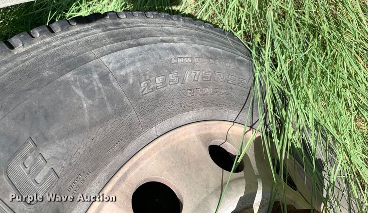 image for item EJ2877 2020 Kenworth  T880 semi truck