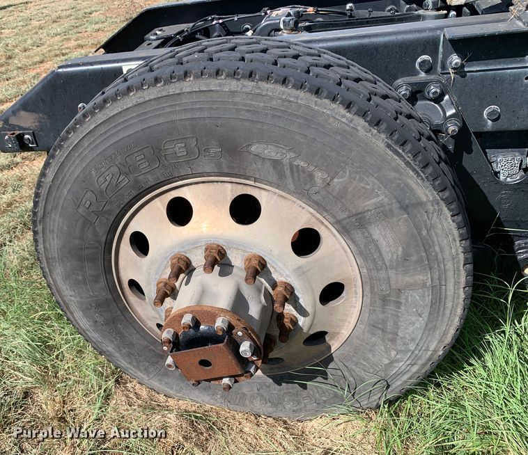 image for item EJ2877 2020 Kenworth  T880 semi truck