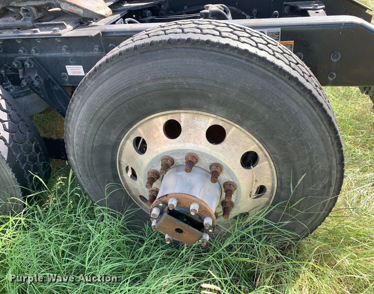 image for item EJ2877 2020 Kenworth  T880 semi truck