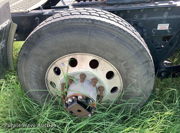 image for item EJ2877 2020 Kenworth  T880 semi truck