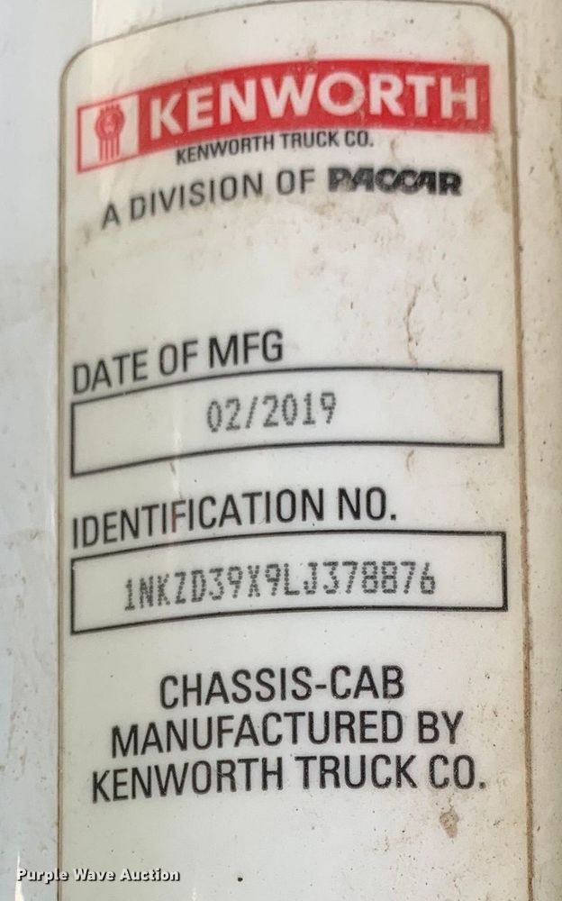 image for item EJ2877 2020 Kenworth  T880 semi truck