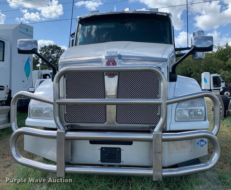 image for item EJ2878 2020 Kenworth  T880 semi truck