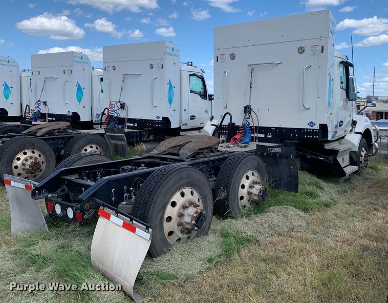 image for item EJ2878 2020 Kenworth  T880 semi truck
