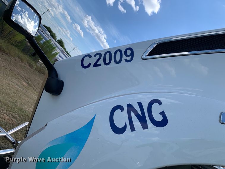 image for item EJ2878 2020 Kenworth  T880 semi truck