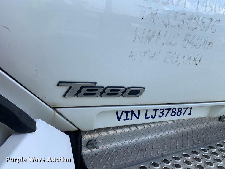 image for item EJ2878 2020 Kenworth  T880 semi truck