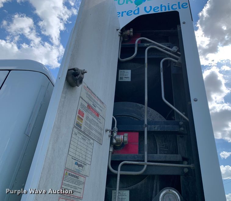 image for item EJ2878 2020 Kenworth  T880 semi truck