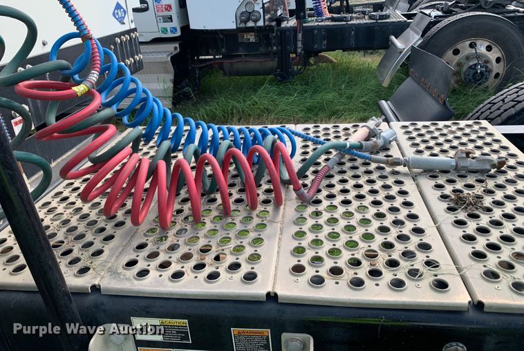 image for item EJ2878 2020 Kenworth  T880 semi truck