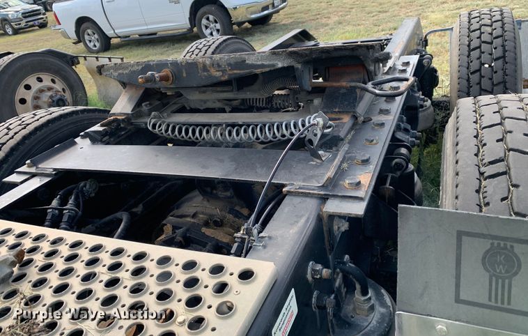 image for item EJ2878 2020 Kenworth  T880 semi truck