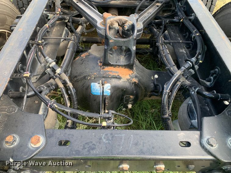 image for item EJ2878 2020 Kenworth  T880 semi truck