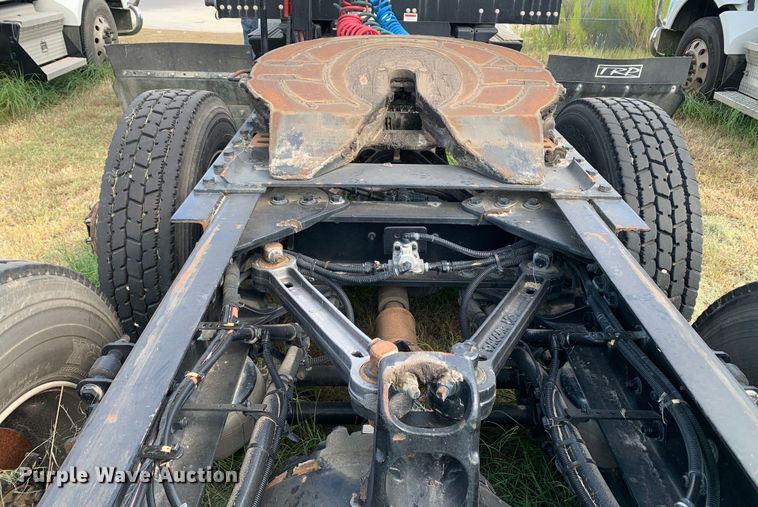 image for item EJ2878 2020 Kenworth  T880 semi truck