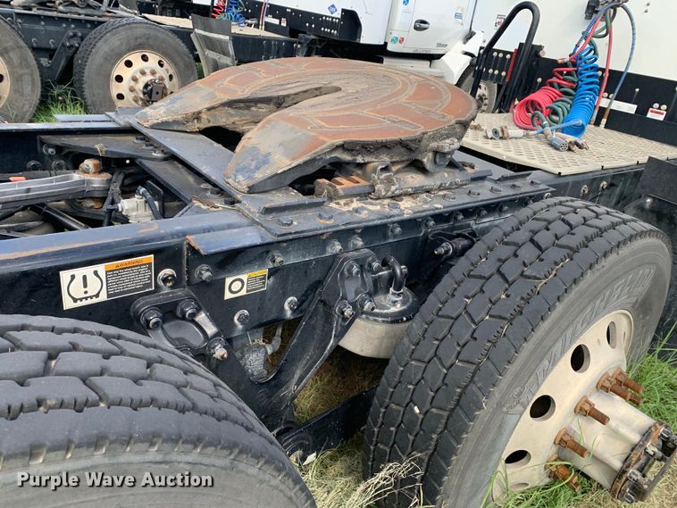 image for item EJ2878 2020 Kenworth  T880 semi truck