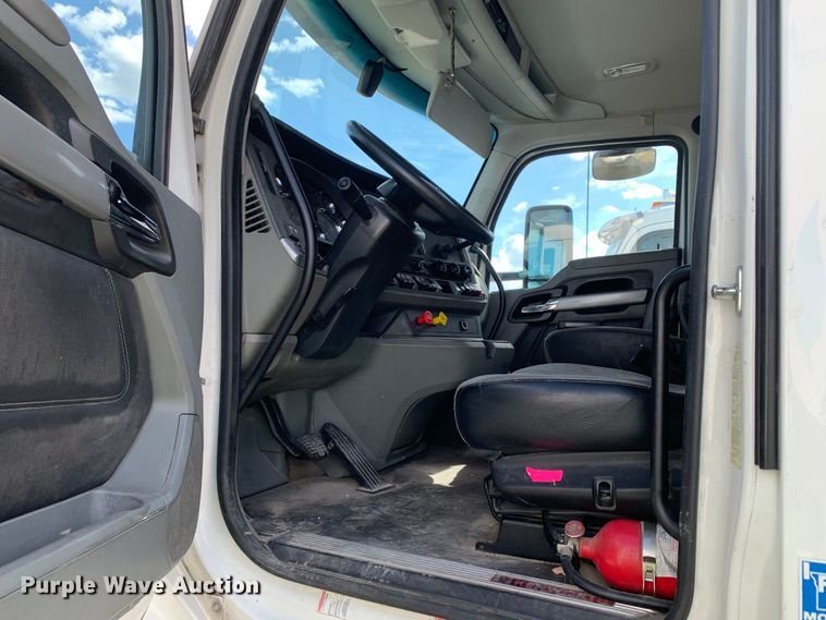 image for item EJ2878 2020 Kenworth  T880 semi truck