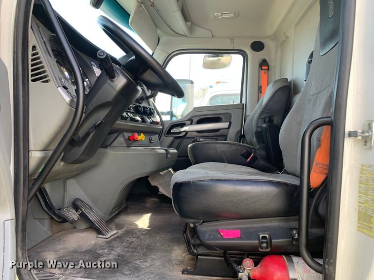 image for item EJ2878 2020 Kenworth  T880 semi truck