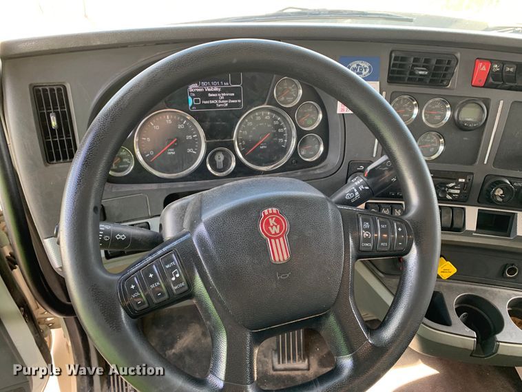 image for item EJ2878 2020 Kenworth  T880 semi truck