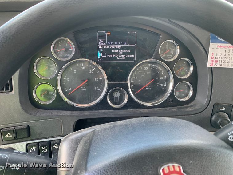 image for item EJ2878 2020 Kenworth  T880 semi truck