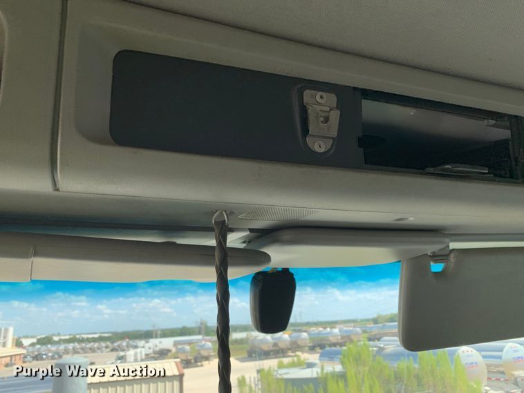 image for item EJ2878 2020 Kenworth  T880 semi truck