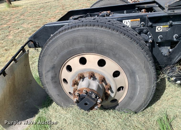 image for item EJ2878 2020 Kenworth  T880 semi truck