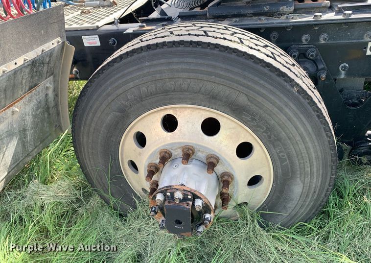 image for item EJ2878 2020 Kenworth  T880 semi truck