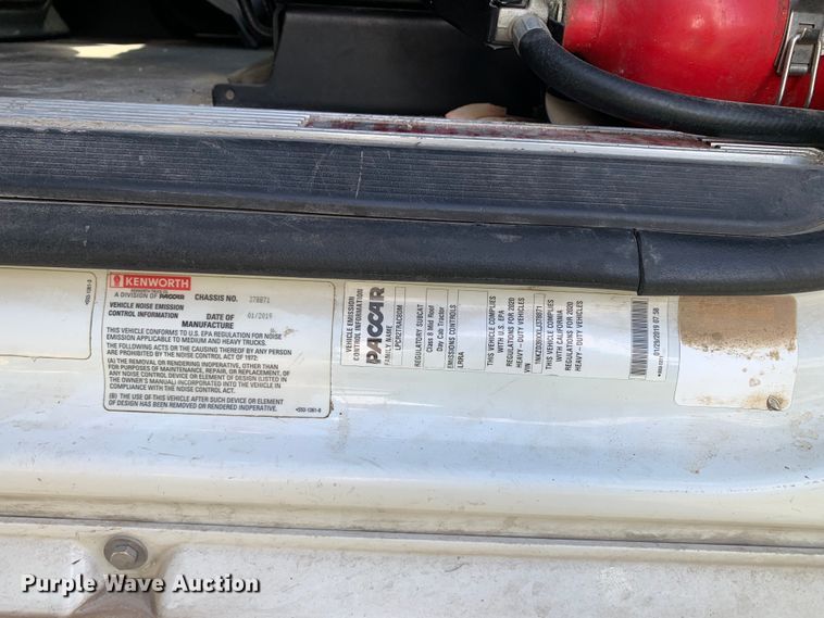 image for item EJ2878 2020 Kenworth  T880 semi truck