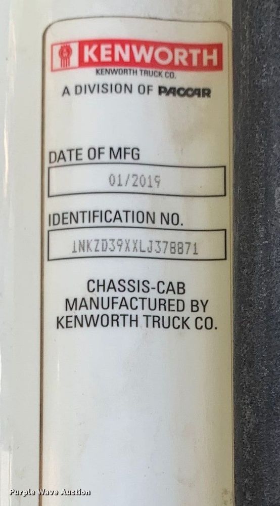 image for item EJ2878 2020 Kenworth  T880 semi truck
