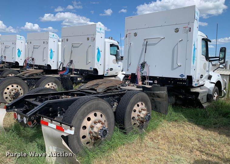 image for item EJ2879 2020 Kenworth  T880 semi truck