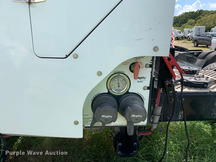 image for item EJ2879 2020 Kenworth  T880 semi truck