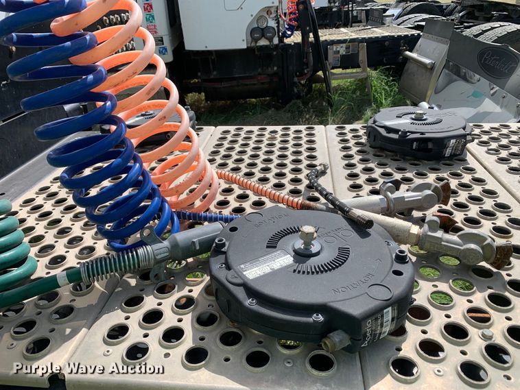 image for item EJ2879 2020 Kenworth  T880 semi truck